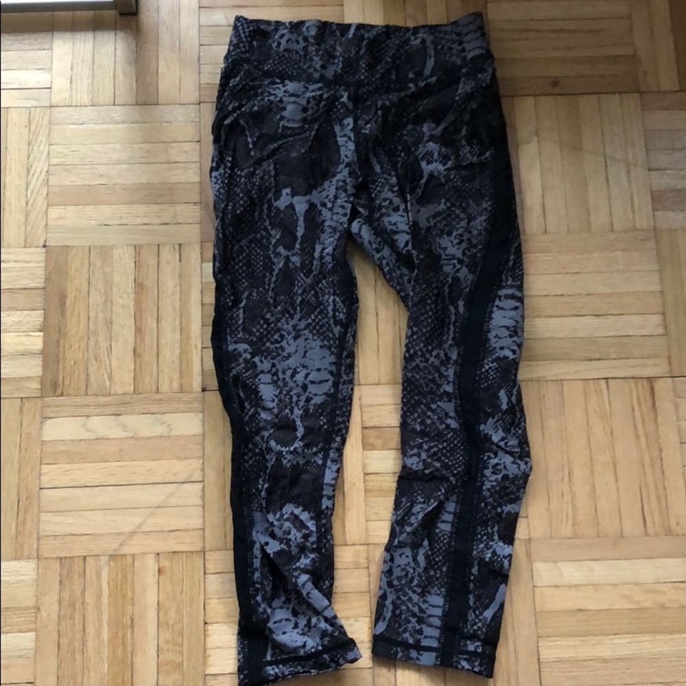 Snakeskin print legging